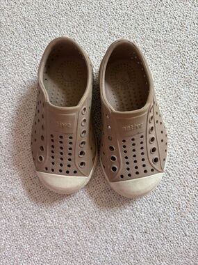 Native Kids Slip-On Water Shoes in Flax Tan/Shell White